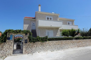 Отель Apartments with a parking space Supetar, Brac - 5385  Супетар